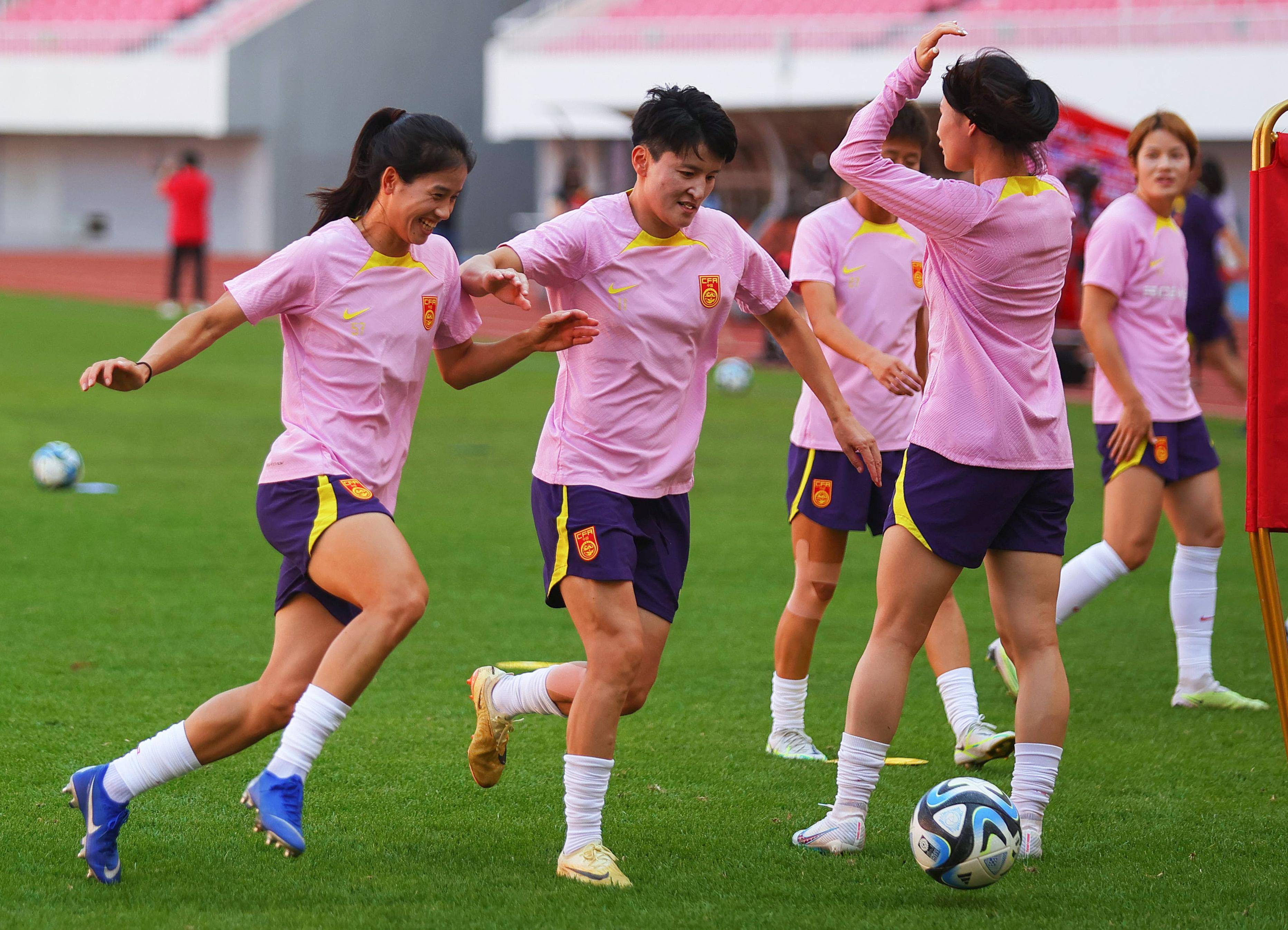 女足比赛球员积极参加训练,备战新赛季