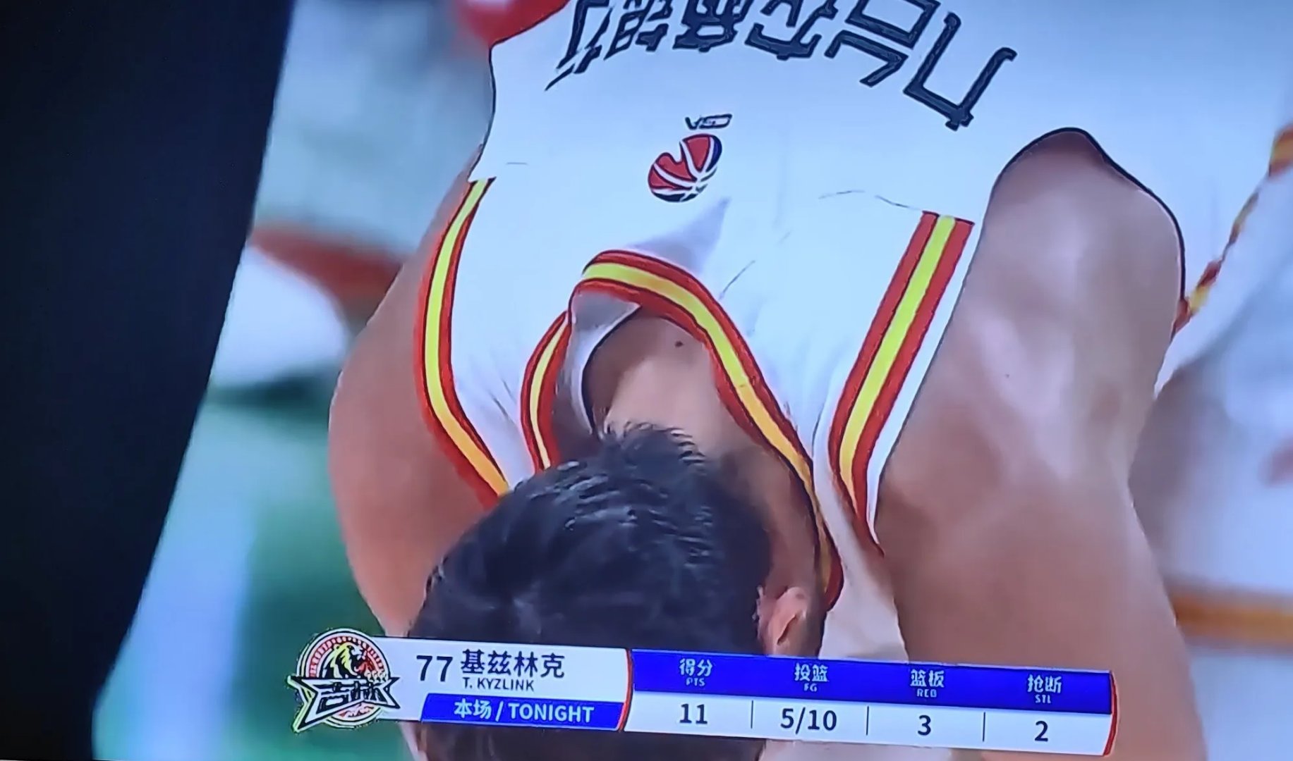 警报!球员在比赛中发生严重碰撞